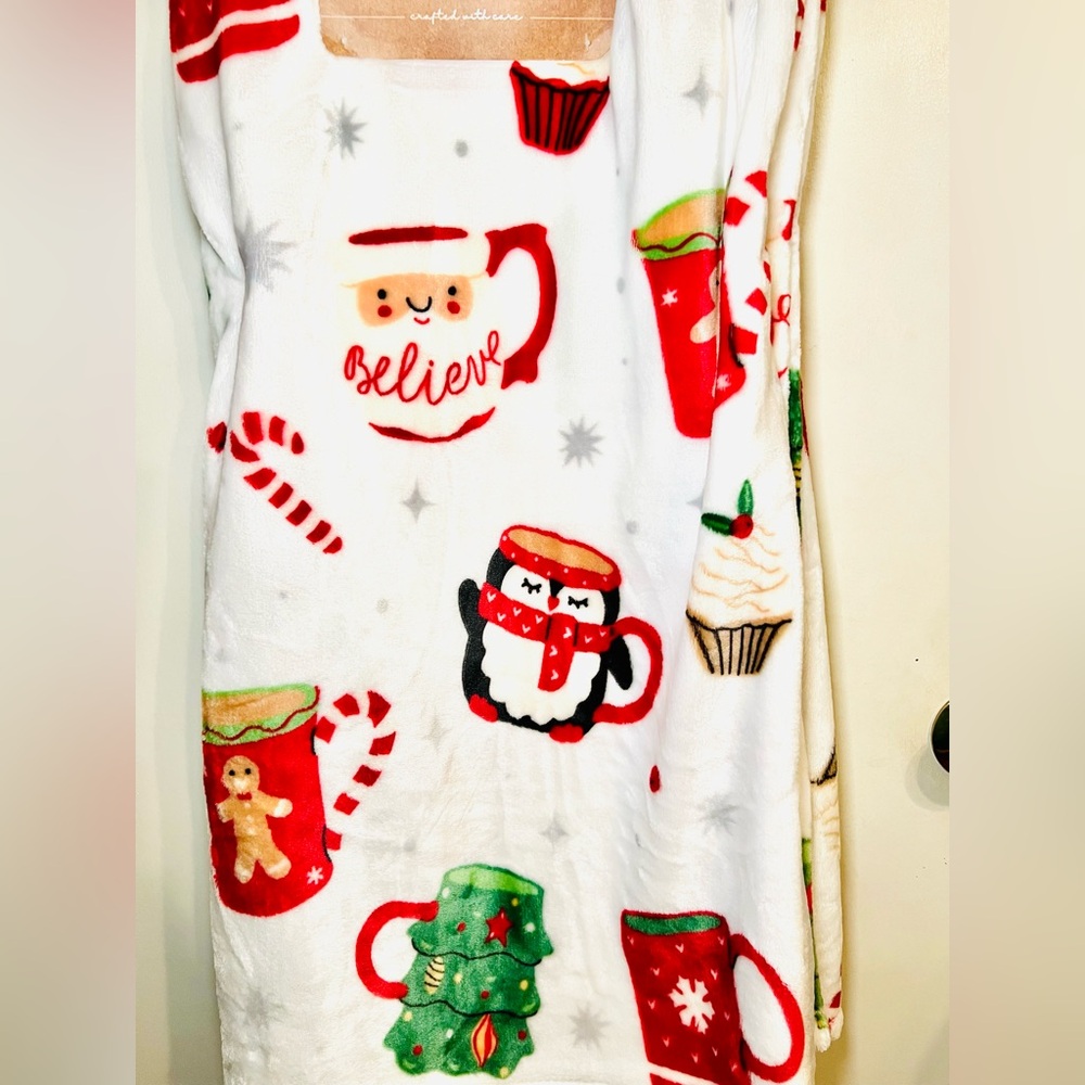 Christmas Festive Coffee Mugs Oversized Plush Throw Blanket Santa Penguin Tree